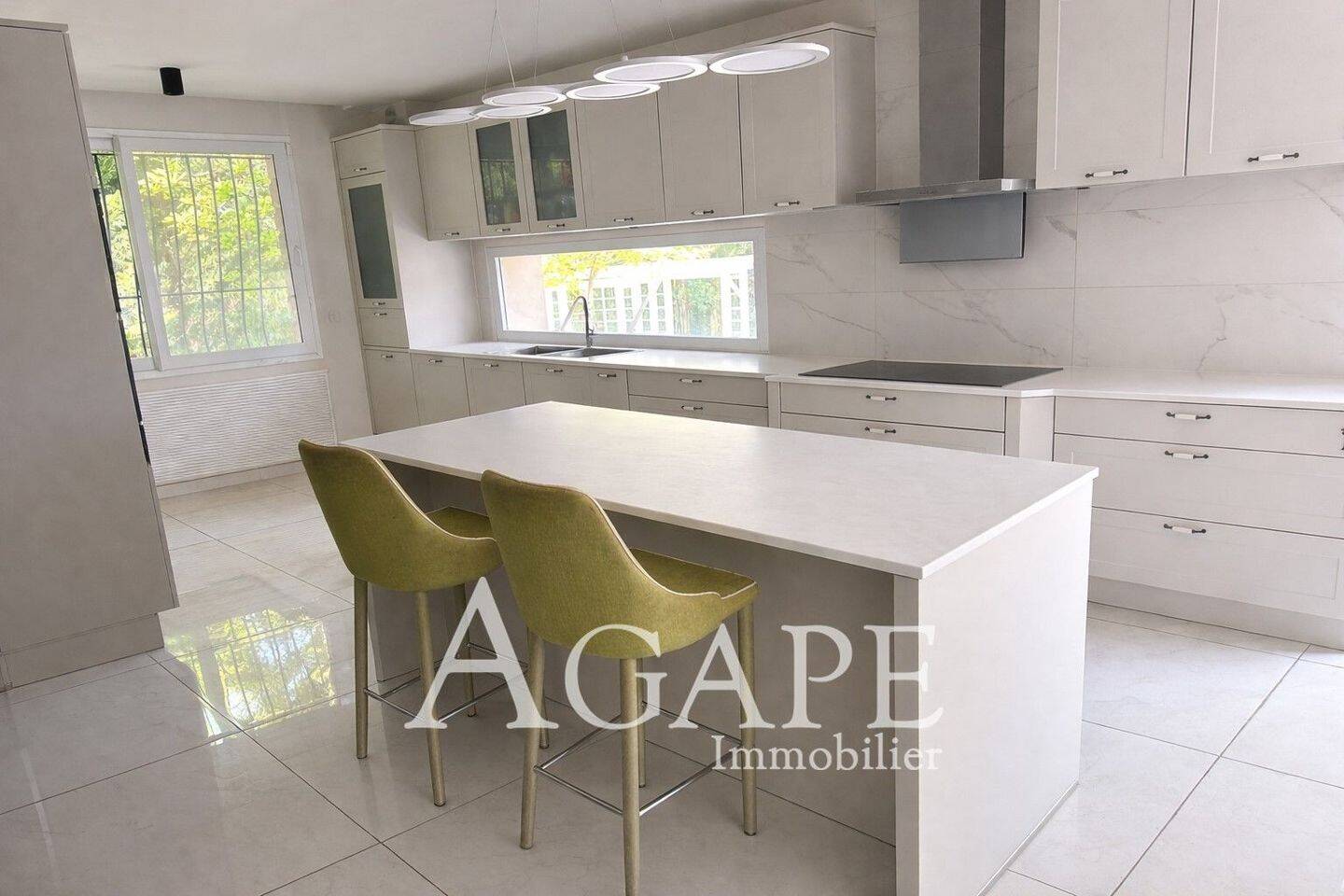 Maison à vendre, 346m², SAINT MAUR DES FOSSES