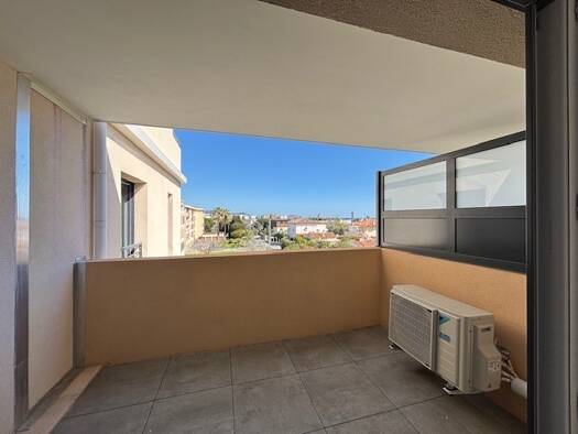 Appartement à louer 889 € 2 pièces 1 chambre 43 m² Étage 3/4 Les Pomarels Saint-Laurent-du-Var 06700