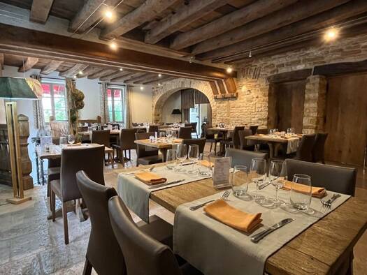 Hôtel à vendre Fonds de commerce 320 000 € 22 pièces 1 100 m² d'espace de restauration Cormatin 71460