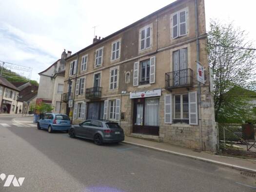 Local commercial à vendre 89 000 € Poligny 39800