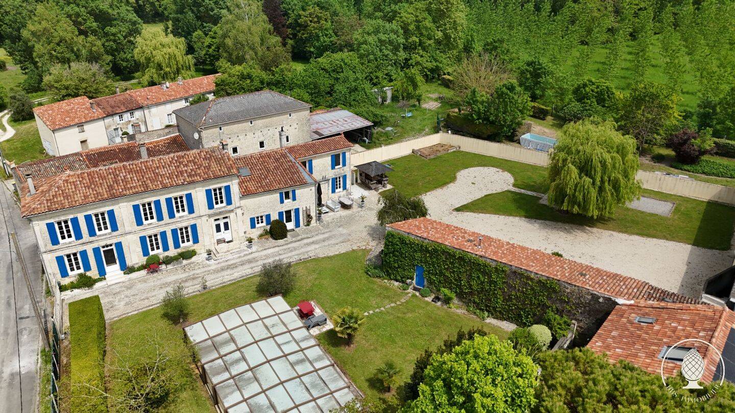 Maison à vendre, 310m², SURGERES