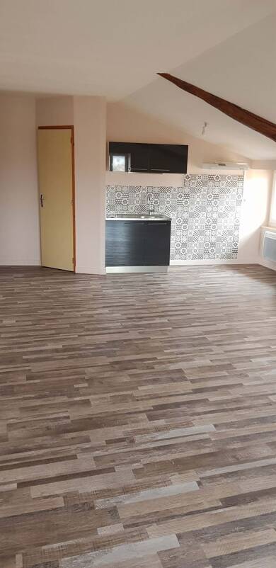 Appartement à louer 520 € 2 pièces 1 chambre 44 m² Dernier étage, Étage 2/2 Rouille 86480
