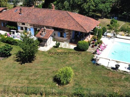 Maison à vendre 595 000 € 7 pièces 3 chambres 239 m² 5 901 m² de terrain Louhans Louhans 71500