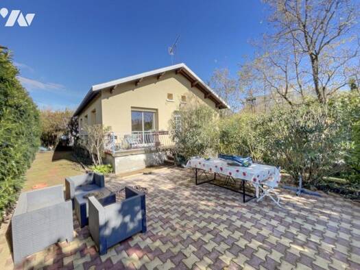 Maison de plain-pied à vendre 428 000 € 5 pièces 3 chambres 98 m² 470 m² de terrain Neuville sur Saone 69250