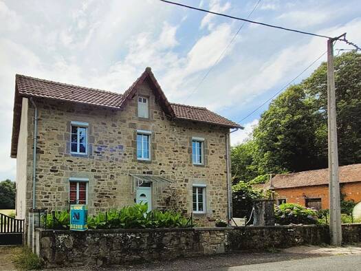 Maison à vendre 192 600 € 6 pièces 2 chambres 122 m² 2 416 m² de terrain Nexon 87800