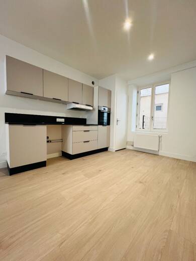 Maison à louer 1 370 € 7 pièces 6 chambres 132 m² Montmerle sur Saône 01090
