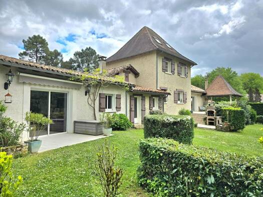 Maison à vendre 550 000 € 8 pièces 6 chambres 220 m² 16 161 m² de terrain Coursac 24430
