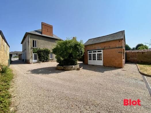 Villa à vendre 367 500 € 6 pièces 4 chambres 203,5 m² 1 815 m² de terrain Saint-Méen-le-Grand 35290
