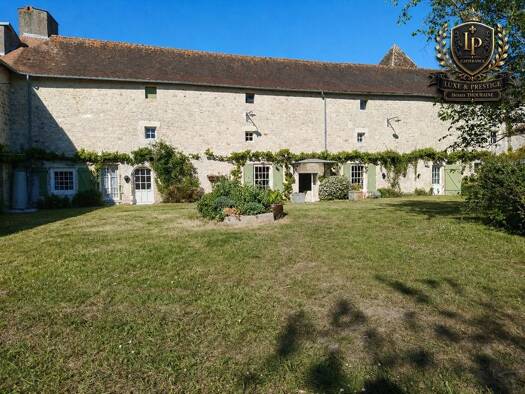 Maison à vendre 519 750 € 10 pièces 8 chambres 360 m² 4 317 m² de terrain La Mothe-Saint-Héray 79800
