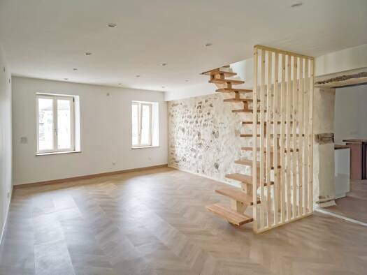 Duplex à vendre 179 000 € 4 pièces 2 chambres 75 m² Étage 3/4 Belley 01300