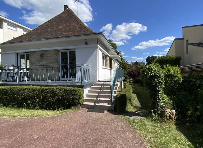 Maison de ville à vendre 310 000 € 7 pièces 3<br/>chambres 145 m²<br/>superficie 916 m²<br/>terrain Centre Ville-Isambard Evreux 27000