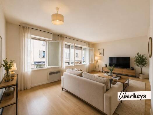 Appartement à vendre 150 000 € 2 pièces 1 chambre 56 m² Étage 1/3 Val Joyeux Les Clayes-sous-Bois 78340