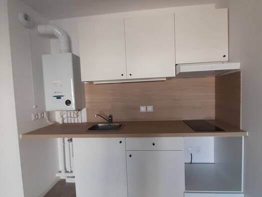 Appartement à louer 800 € 2 pièces 43,7 m² Étage 3/3 Saint Liesne-Centre Est Melun 77000