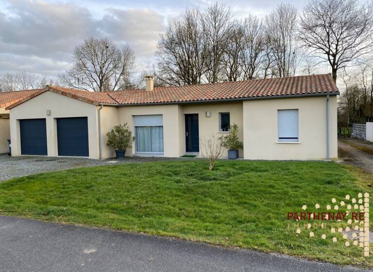 Maison de plain-pied à vendre 229 900 € 4 pièces 3<br/>chambres 101,6 m²<br/>superficie 637 m²<br/>terrain Châtillon-sur-Thouet 79200