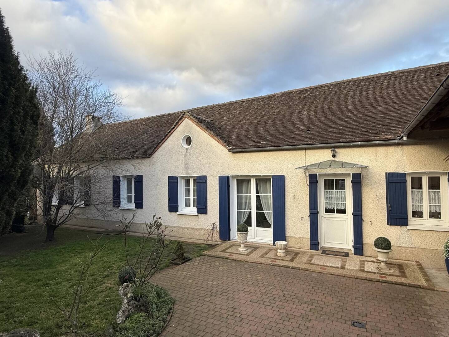 Maison à vendre, 350m², VILLENEUVE LA GUYARD