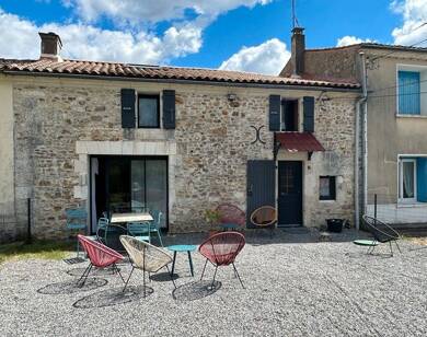 Maison à louer 895 € 4 pièces 3 chambres 100 m² 500 m² de terrain Varzay 17460