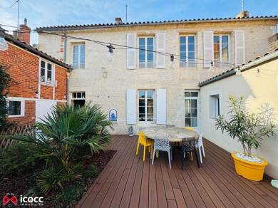 Maison de ville à vendre 454 575 € 8 pièces 5 chambres 201 m² 227 m² de terrain Nord Est Luçon 85400