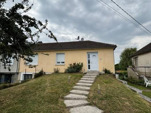 Maison à louer 891 € 4 pièces 3 chambres 80,5 m² 450 m² de terrain Guiscard 60640