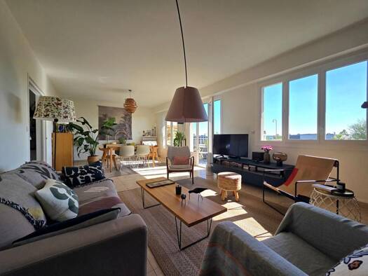 Appartement à vendre 260 000 € 4 pièces 2 chambres 93 m² Étage 3/3 Madeleine-Saint Léonard-Justices Angers 49000