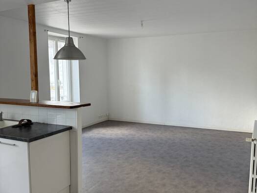 Appartement à louer 350 € 1 pièce 38 m² Étage 1/1 Montlucon 03100