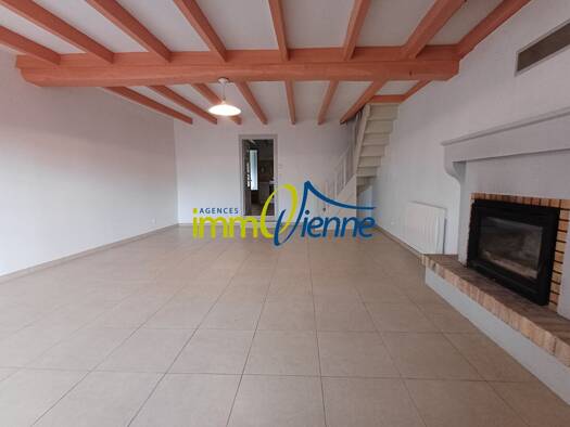 Maison à louer 650 € 3 pièces 2 chambres 88 m² 115 m² de terrain Lhommaizé 86410