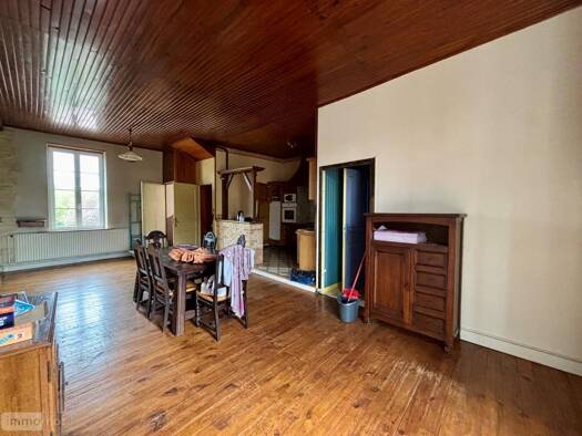 Local commercial à vendre 236 250 € 285 m² de surface de vente Saint-Gilles 71510