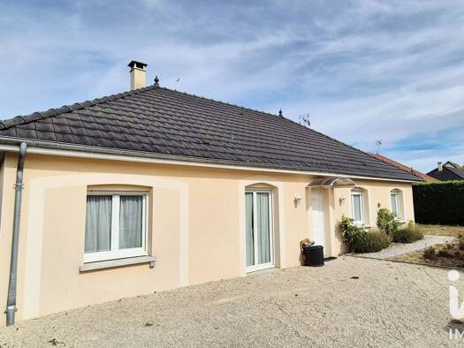 Maison de plain-pied à vendre 255 000 € 6 pièces 5 chambres 124 m² 683 m² de terrain Bréviandes 10450