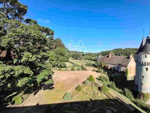 Château à vendre 3 180 000 € 30 pièces 22 chambres 2 500 m² 420 000 m² de terrain Frazé 28160