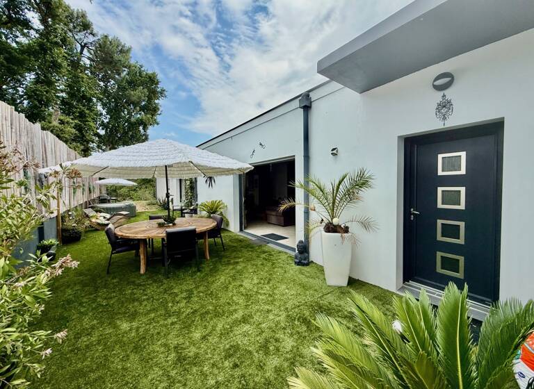 Maison de plain-pied à vendre 650 000 € 5 pièces 4<br/>chambres 172 m²<br/>superficie 939 m²<br/>terrain St Georges de Didonne 17110
