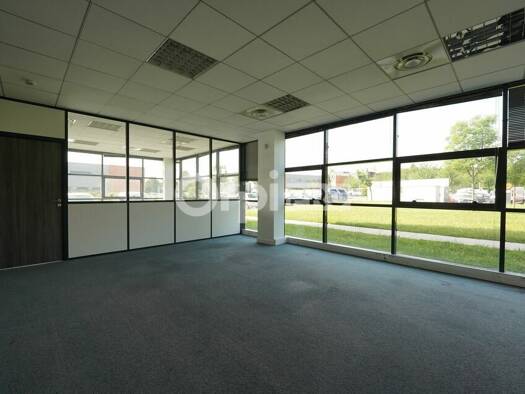 Espace bureau à louer 2 325 € 180 m² de bureaux divisible jusqu'à 180 m² Saint-Priest 69800