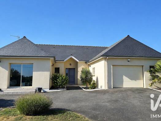 Maison de plain-pied à vendre 240 000 € 5 pièces 3 chambres 114 m² 1 864 m² de terrain Les Bois d'Anjou 49250