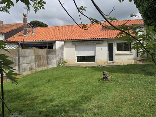 Maison de plain-pied à vendre 142 500 € 4 pièces 3 chambres 83 m² 490 m² de terrain Le May-sur-Èvre 49122