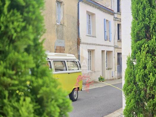 Maison à vendre 269 000 € 7 pièces 5 chambres 229 m² 558 m² de terrain Roullet-Saint-Estèphe 16440