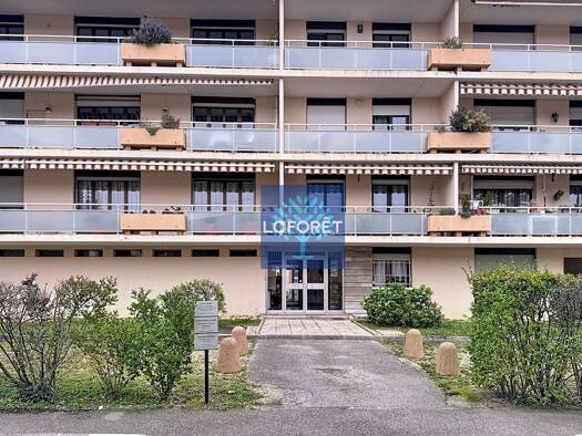 Appartement à vendre 142 000 € 1 pièce 23 m² Étage 3/3 Centre-Bourg Saint-Genis-Laval 69230