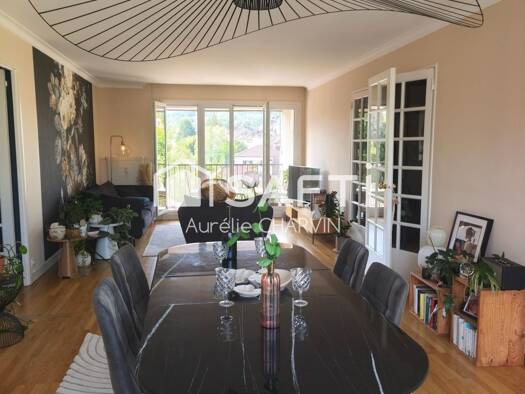 Appartement à vendre 229 000 € 6 pièces 4 chambres 115 m² Étage 4/6 Préfecture Lons-le-Saunier 39000