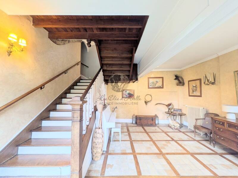 Maison à vendre, 450m², SAINT GENIS LAVAL