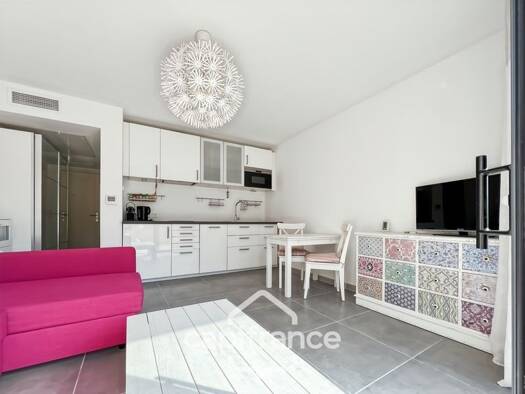 Appartement à vendre 195 000 € 1 pièce 24 m² Étage 1/1 Nord Est Bormes-les-Mimosas 83230