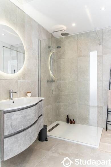 Appartement à louer 800 € 2 pièces 45 m² 2ème étage dès le 01/09/2025 Village Lançon-Provence 13680