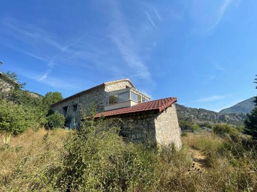 Maison à vendre 279 000 € 5 pièces 3 chambres 140 m² 686 m² de terrain Châteauneuf-d'Oze 05400