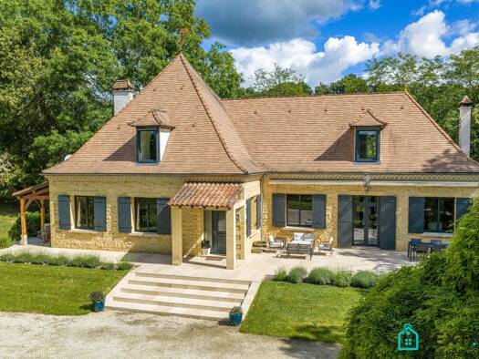 Demeure à vendre 679 000 € 8 pièces 6 chambres 294 m² 15 300 m² de terrain Varennes 24150