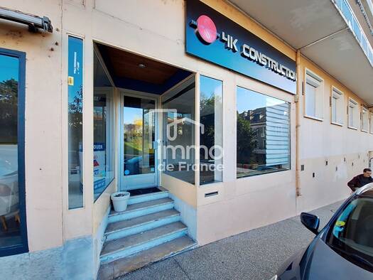 Local commercial à louer 675 € 45 m² de surface de vente Centre Ville Valserhône 01200