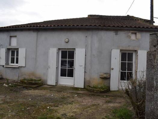 Maison de plain-pied à vendre 47 400 € 3 pièces 1 chambre Villefagnan 16240