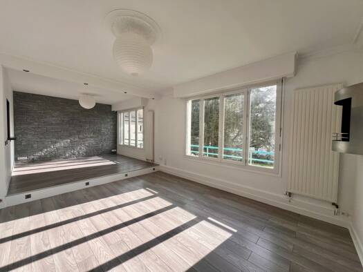 Appartement à louer 925 € 3 pièces 2 chambres 82 m² Étage 2/3 Lorient 56100