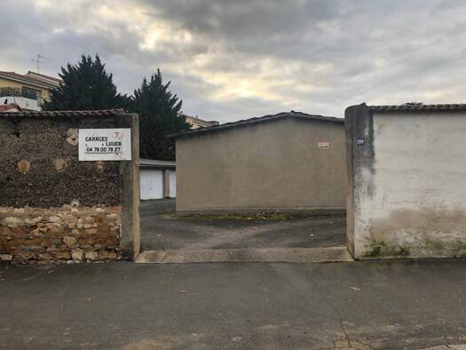 Parking à louer 70 € 10 m² centre Ville-La Chartonnière-La Barre Villefranche-sur-Saône 69400