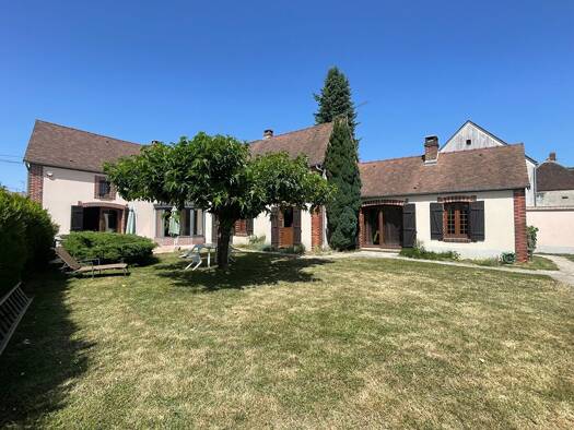 Maison à vendre 229 000 € 9 pièces 3 chambres 201 m² 914 m² de terrain Chailley 89770