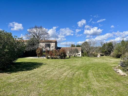 Mas à vendre 499 000 € 5 pièces 2 chambres 122,45 m² 1 578 m² de terrain Cirque-La Montcaldette Arles 13200