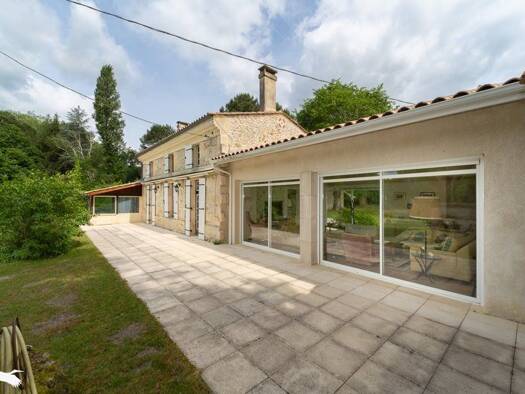Maison à vendre 499 200 € 8 pièces 6 chambres 350 m² 53 284 m² de terrain Saint-Christoly-de-Blaye 33920