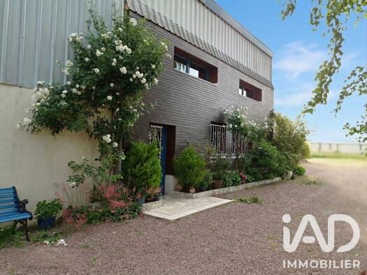 Maison à vendre 269 000 € 4 pièces 3 chambres 108 m² 8 200 m² de terrain Razines 37120