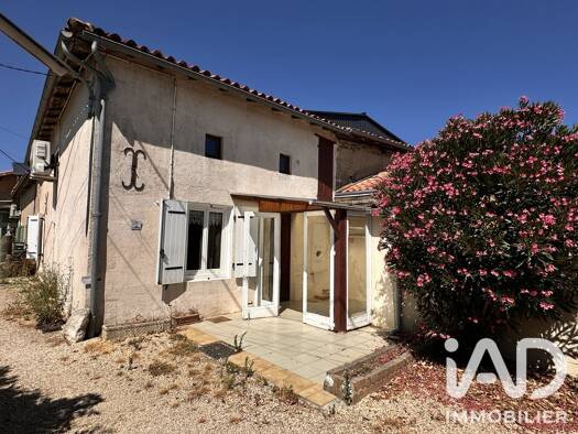 Maison à vendre 52 000 € 4 pièces 3 chambres 78,5 m² 656 m² de terrain Genouillé 86250