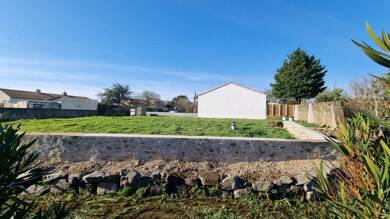 Terrain constructible viabilisé à vendre 125 500 € 520 m² de terrain Vairé 85150